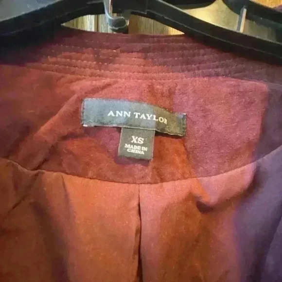 100 % Suede Wine/Rust Ann Taylor Jacket Size Extra Small-NWOT - Picture 2 of 8